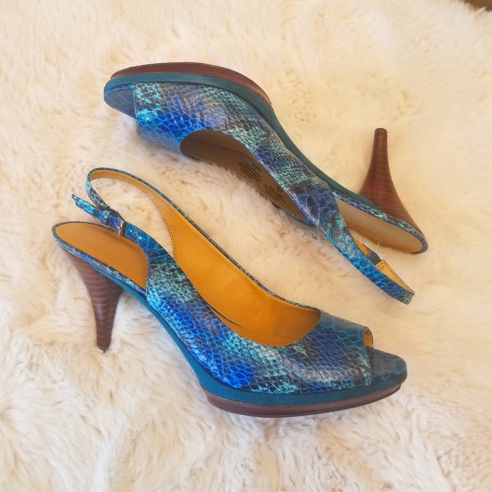 Nine West Sharina Blue rainbow python - 8.5